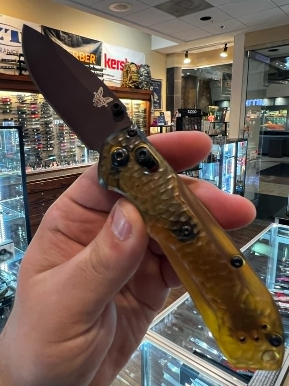 Benchmade Mini Freek Limited Edition AXIS Lock Knife Amethyst Cerakote CPM-M4 Premium Steel Blade/Amber Ultem Handle SKU  565PL-2501